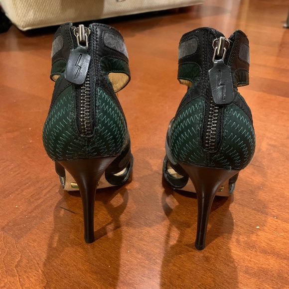 L.A.M.B. Noel Grey Green & Black High heels. - Picture 5 of 8